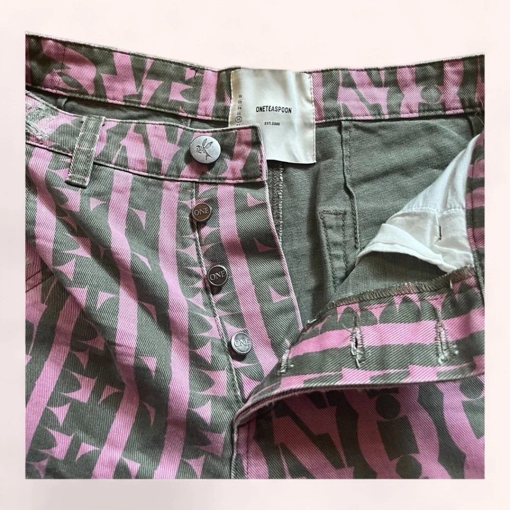 One Teaspoon Cargo Motion Jeans Static CEO Print Pink & Army Green NWT Size 26